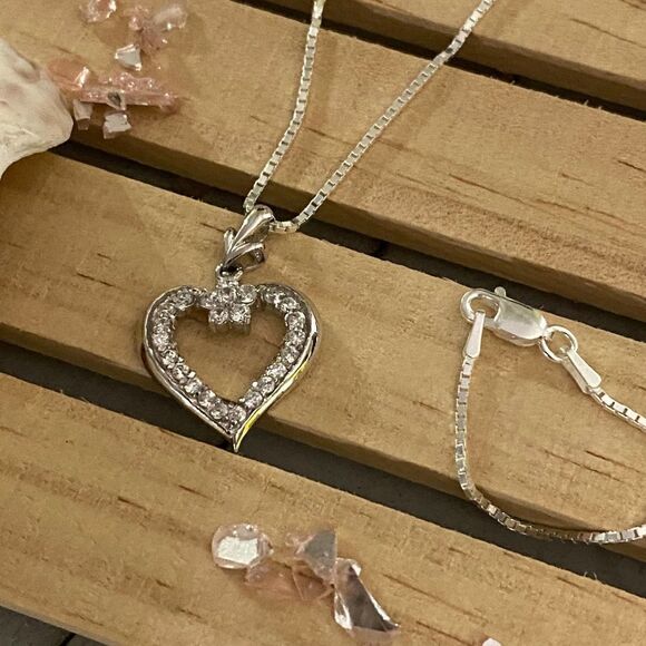 Sterling Silver CZ Heart Necklace Box Chain - Picture 4 of 7